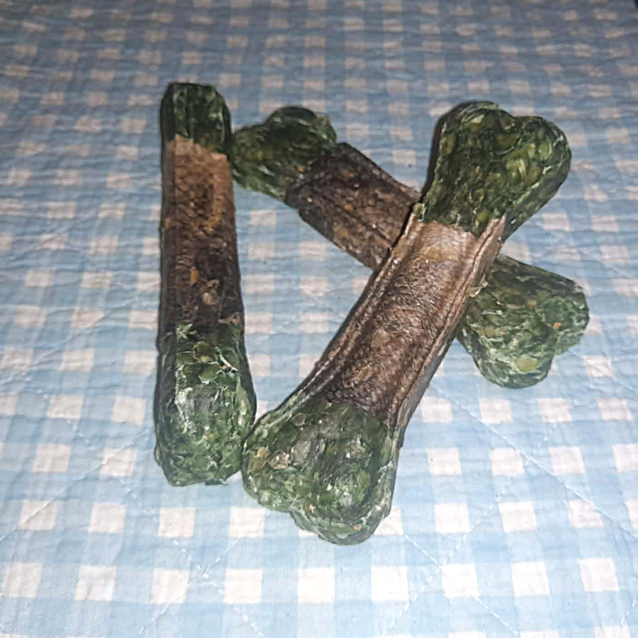Knochen aus Rinderhaut mit Lachshaut und Krill