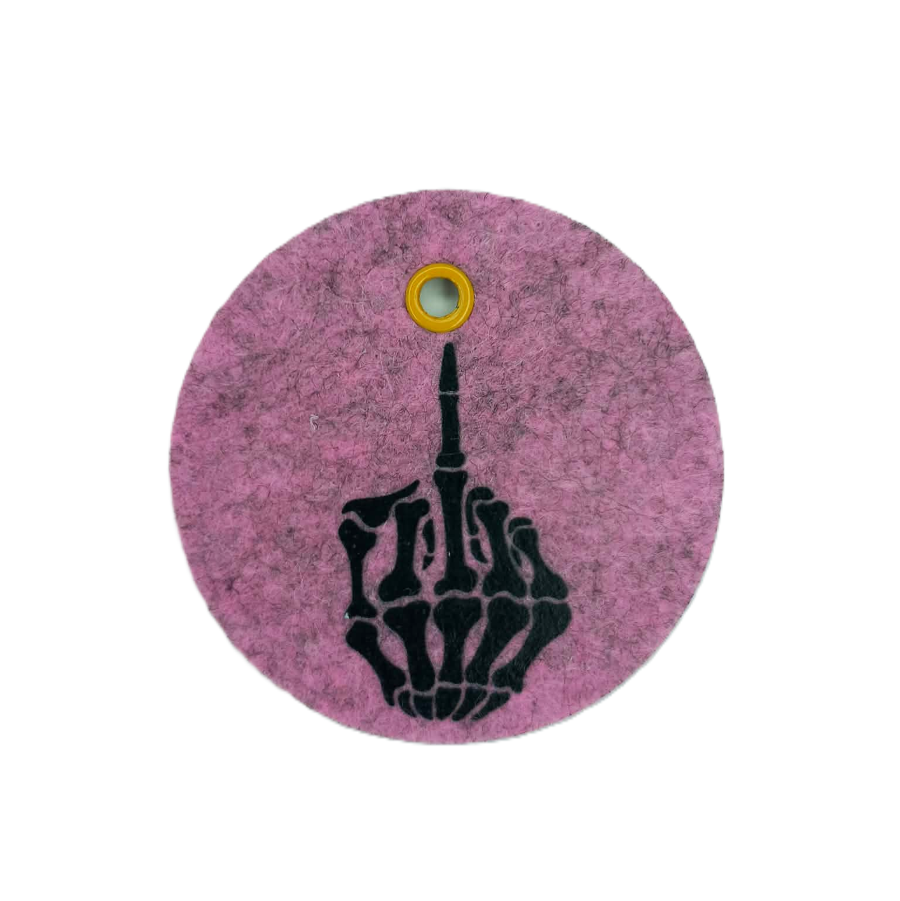 Schlüsselanhänger aus  Filz und Holz mit Knochenhand