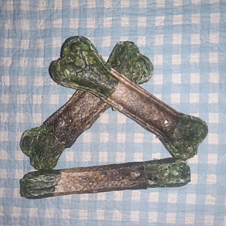 Knochen aus Rinderhaut mit Lachshaut und Krill